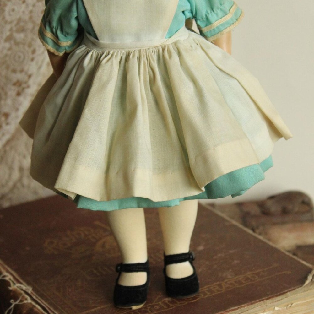 Vintage 1960s 1970s Madame Alexander Doll, Alice In Wonderland, Model # 1552 - Picture 3 of 13